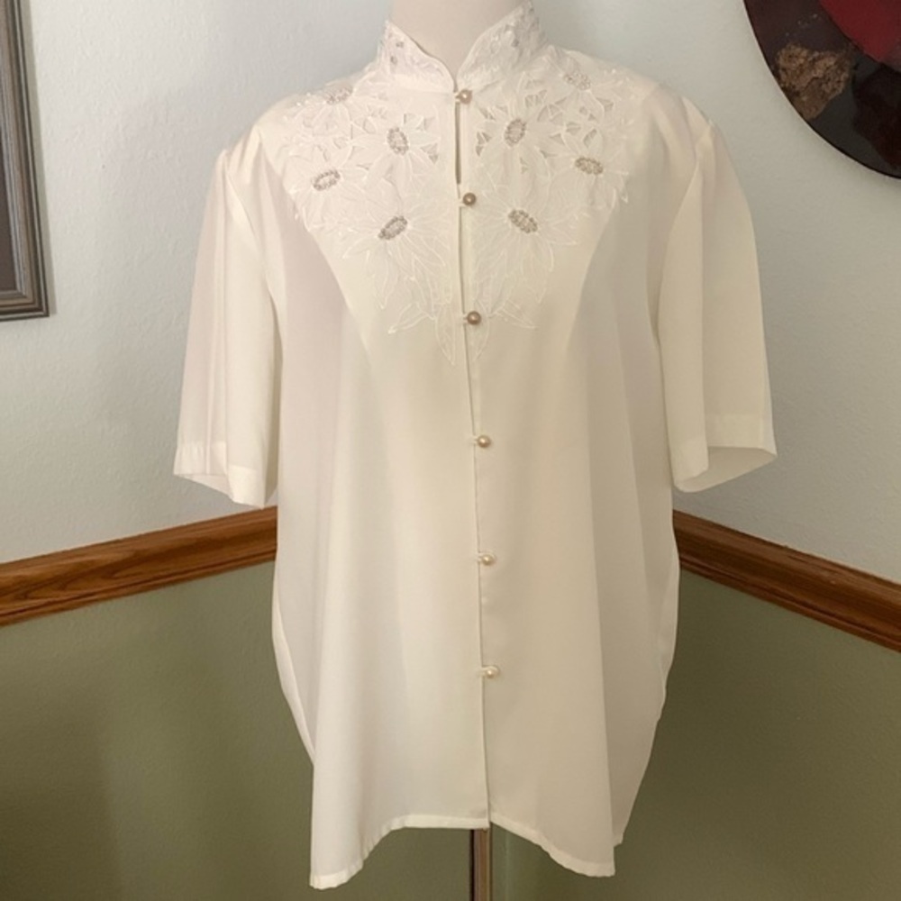 Vintage Che Studio Ivory Beaded Embroidered Buttoned Blouse 16